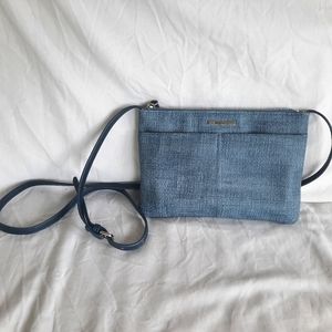 Roots cross body purse
